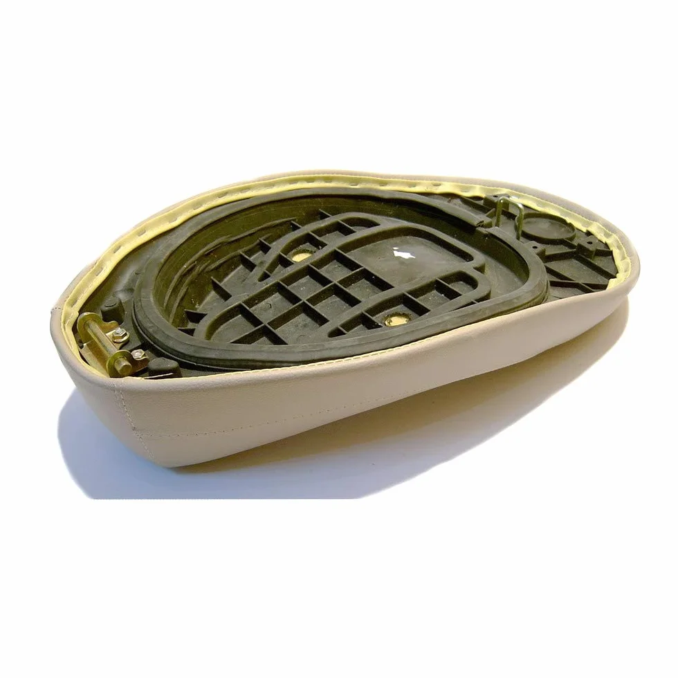 Ławka/siodełko do 2- i 4-suwowych chińskich skuterów 50 x 2-osobowych * w kolorze beżowym * np. pasuje do wielu modeli skuterów retro BAOTIAN BT49QT-11 MOTOWORX JONWAY BENZHOU YIYING YY50QT-15