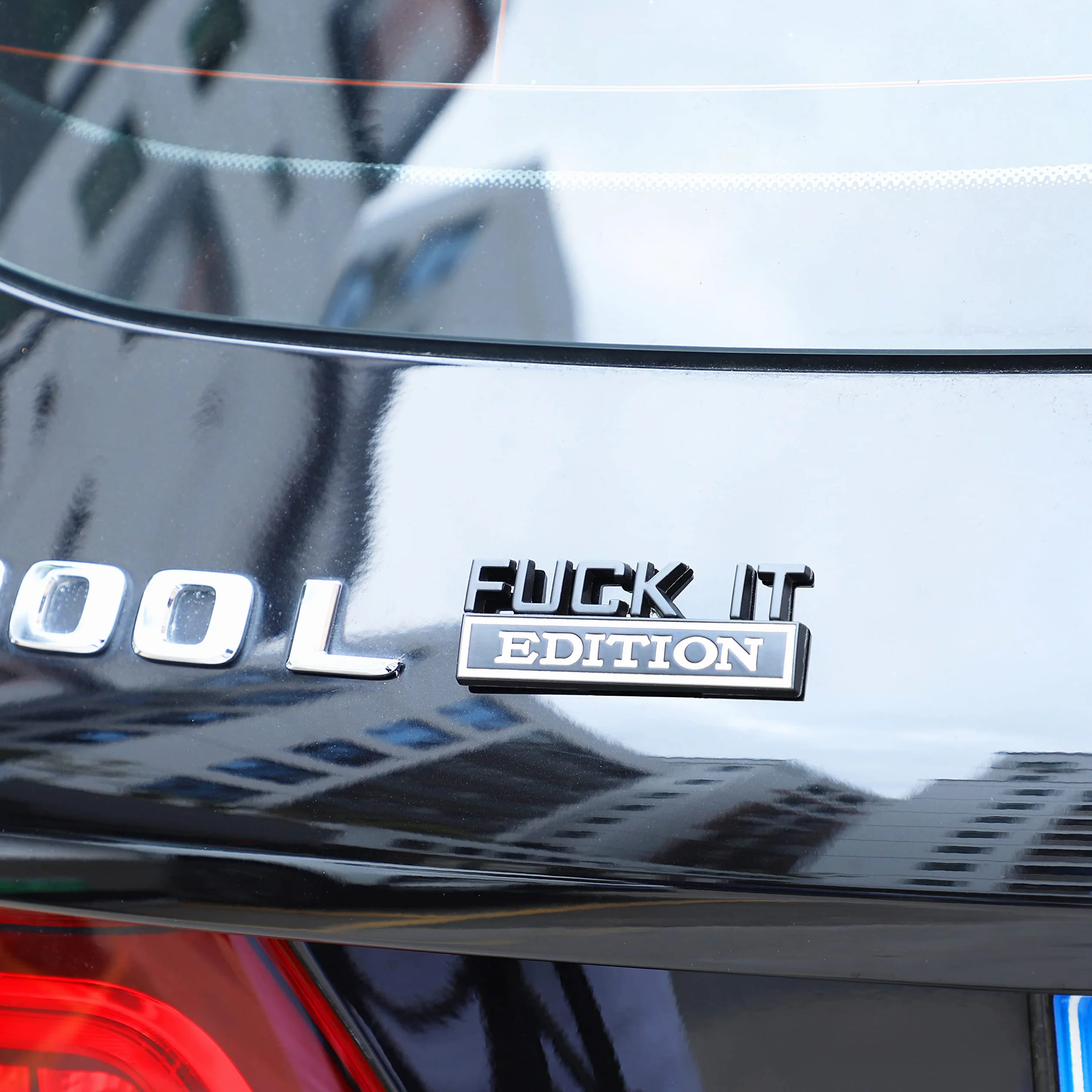 2 szt. Fuck It Edition emblemat kij odznaka błotnik znaczek naklejka na samochody ciężarowe motocykle bagaż SUV (CZARNY BIAŁY)