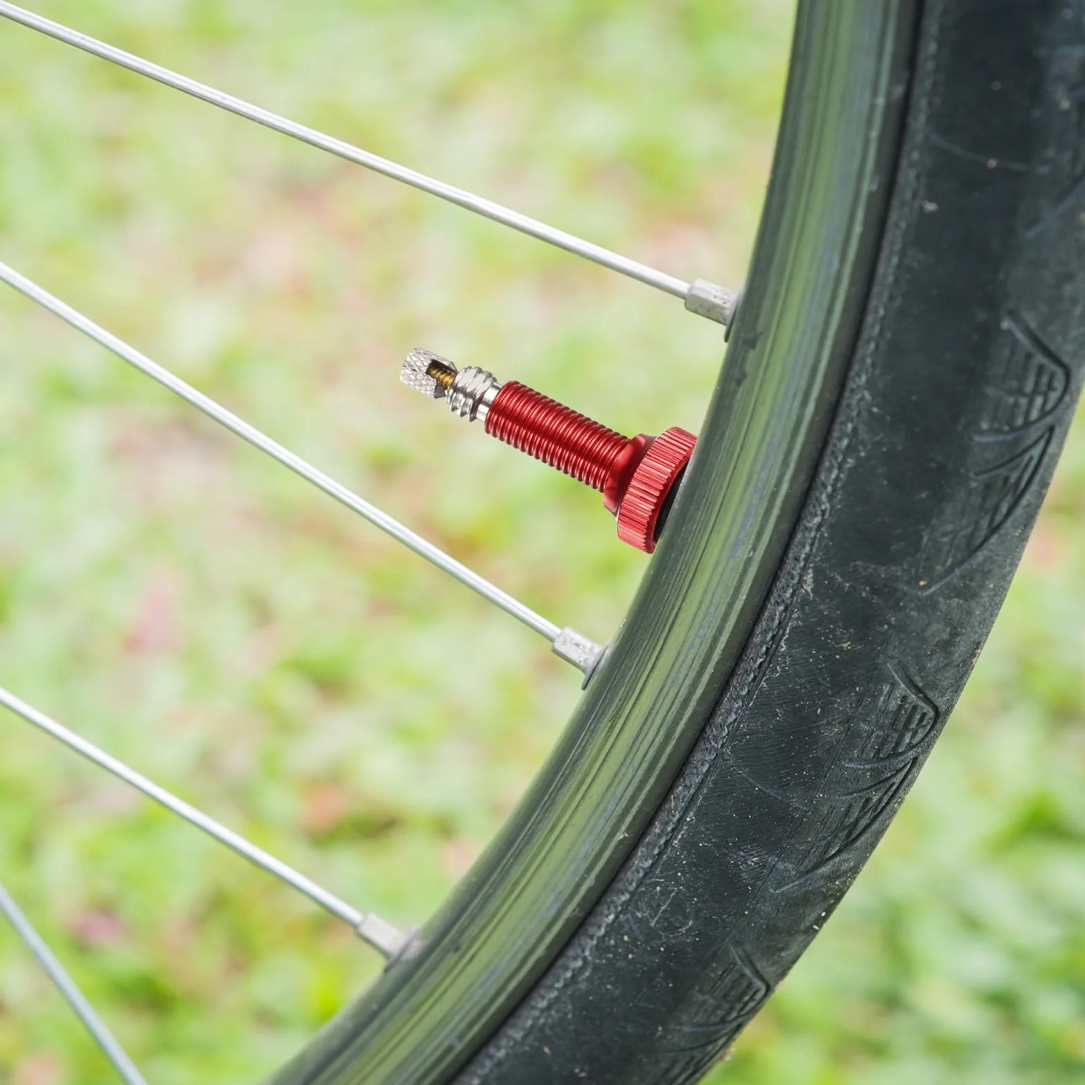 QUARKZMAN 2 szt. bezdętkowe pręty zaworowe ze stopu aluminium 60 mm z nieprzeciekającymi i trwałymi zatyczkami do demontażu zaworu do większości felg rowerowych bezdętkowych, czarne