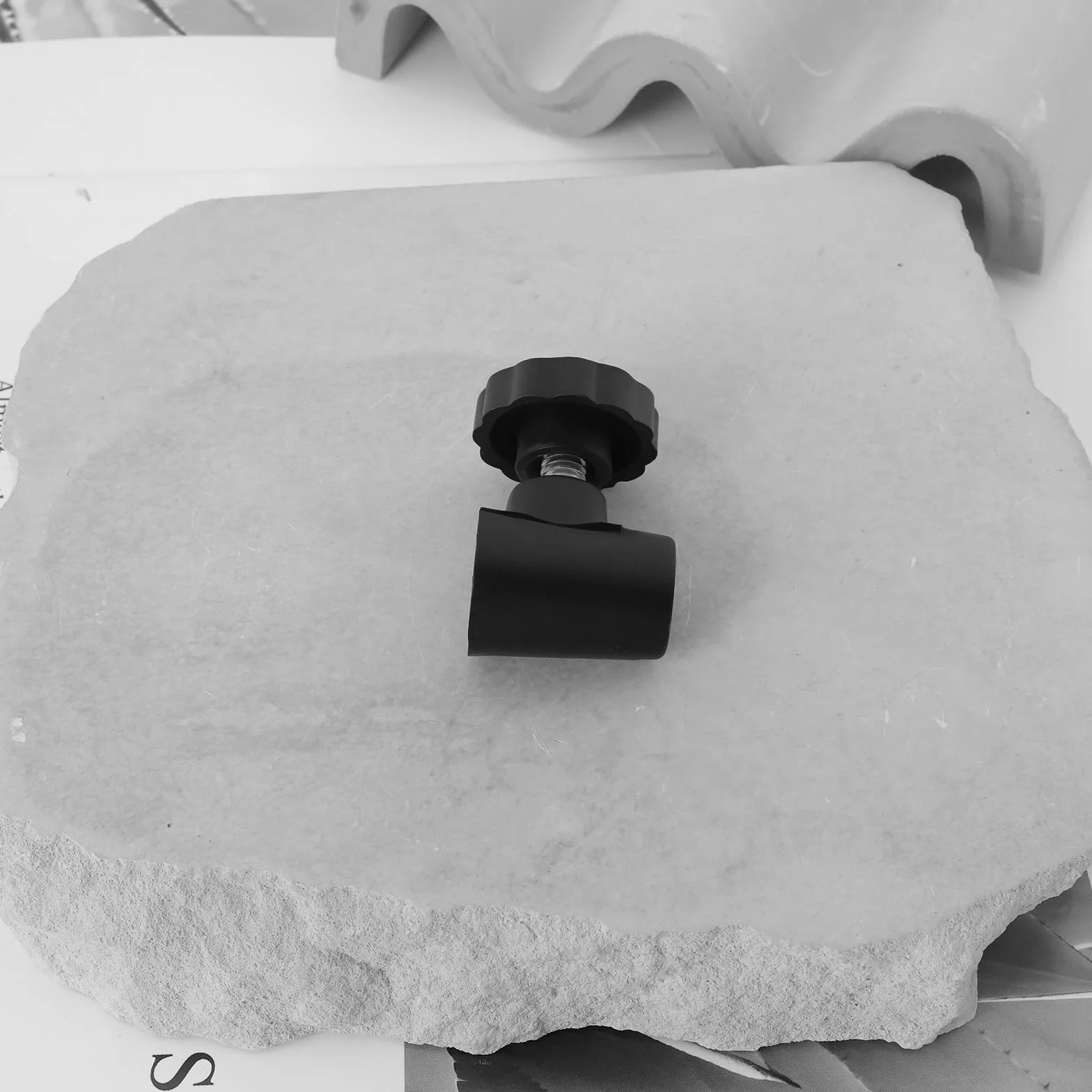 4 szt. Pokrętło zapasowe zamka okiennego do kampera, gałka blokady okna, pręt śliwkowy, gałka kompatybilna z poliplastikiem 10 mm do 12 mm, 10 x 12,7 x 24 mm, czarne