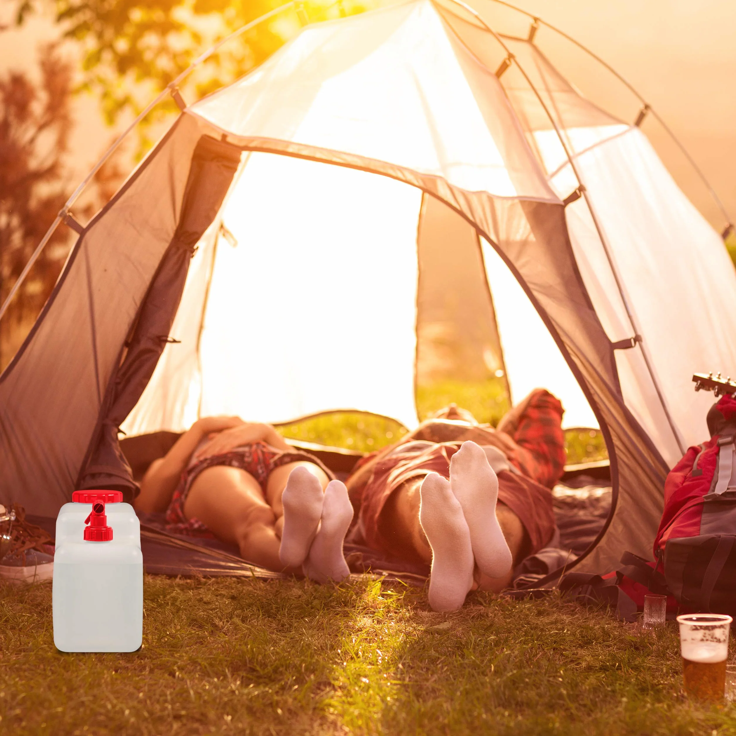 Relaxdays Kanister na wodę z kranem, zakręcana, na kemping, 12 l, nie zawiera BPA, tworzywo sztuczne, biało-czerwony