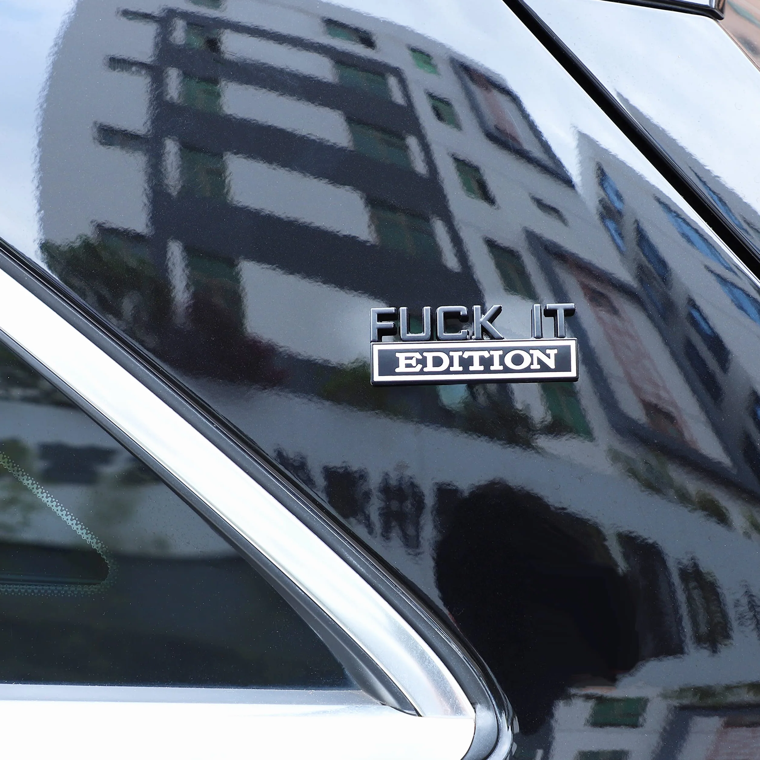 2 szt. Fuck It Edition emblemat kij odznaka błotnik znaczek naklejka na samochody ciężarowe motocykle bagaż SUV (CZARNY BIAŁY)