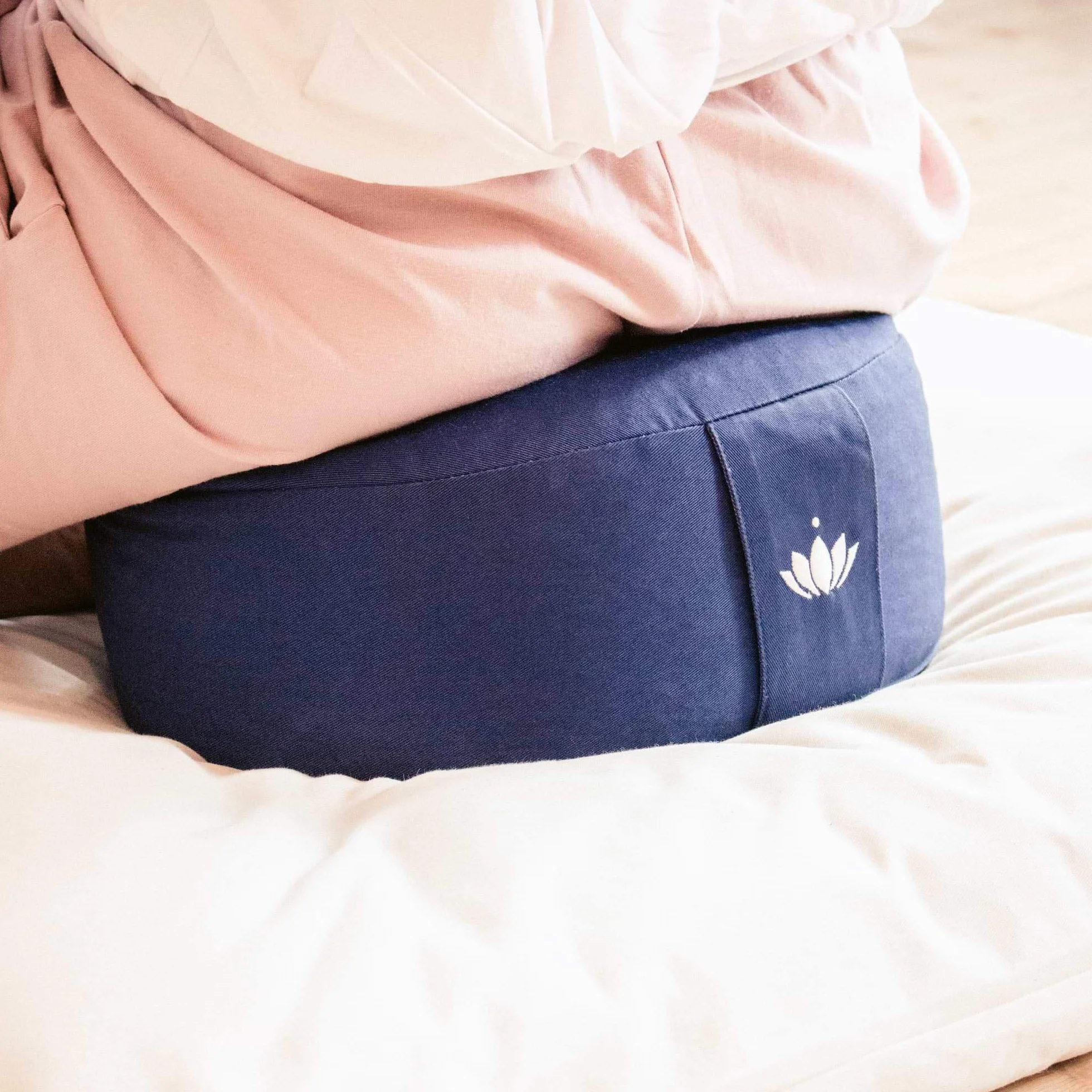 Lotuscrafts Poduszka do medytacji Yoga Lotus - Wysokość 15 cm - Wypełnienie orkiszowe - Pokrycie z nadającej się do prania bawełny - Okrągłe zafu na podłogę - Medytacja Cushion - Certyfikat Gots