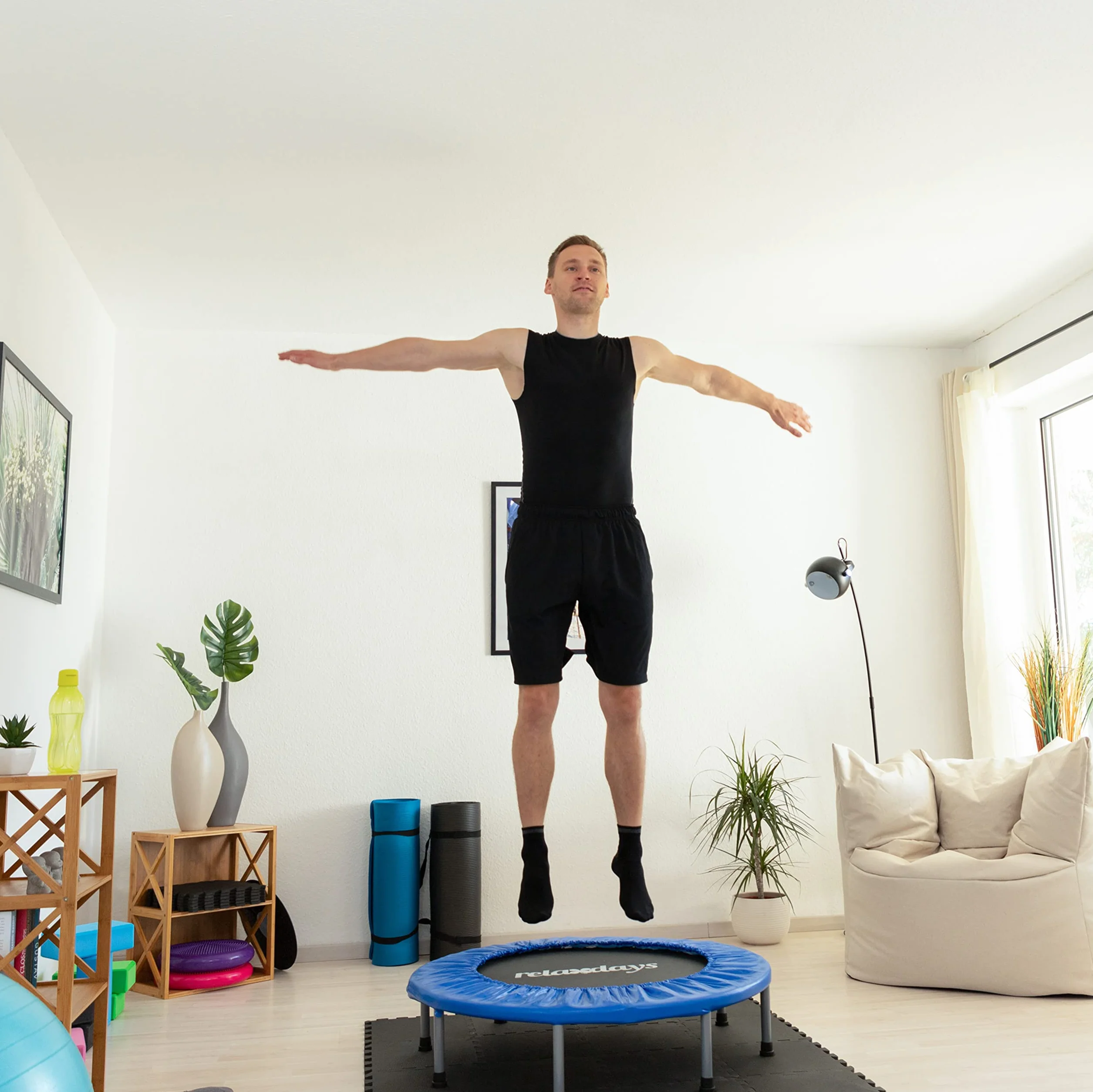 Relaxdays Składana trampolina, wewnątrz, fitness, wys. x szer. x gł.: 22 x 95 x 95 cm, maksymalna waga użytkownika 100 kg, niebiesko-czarna