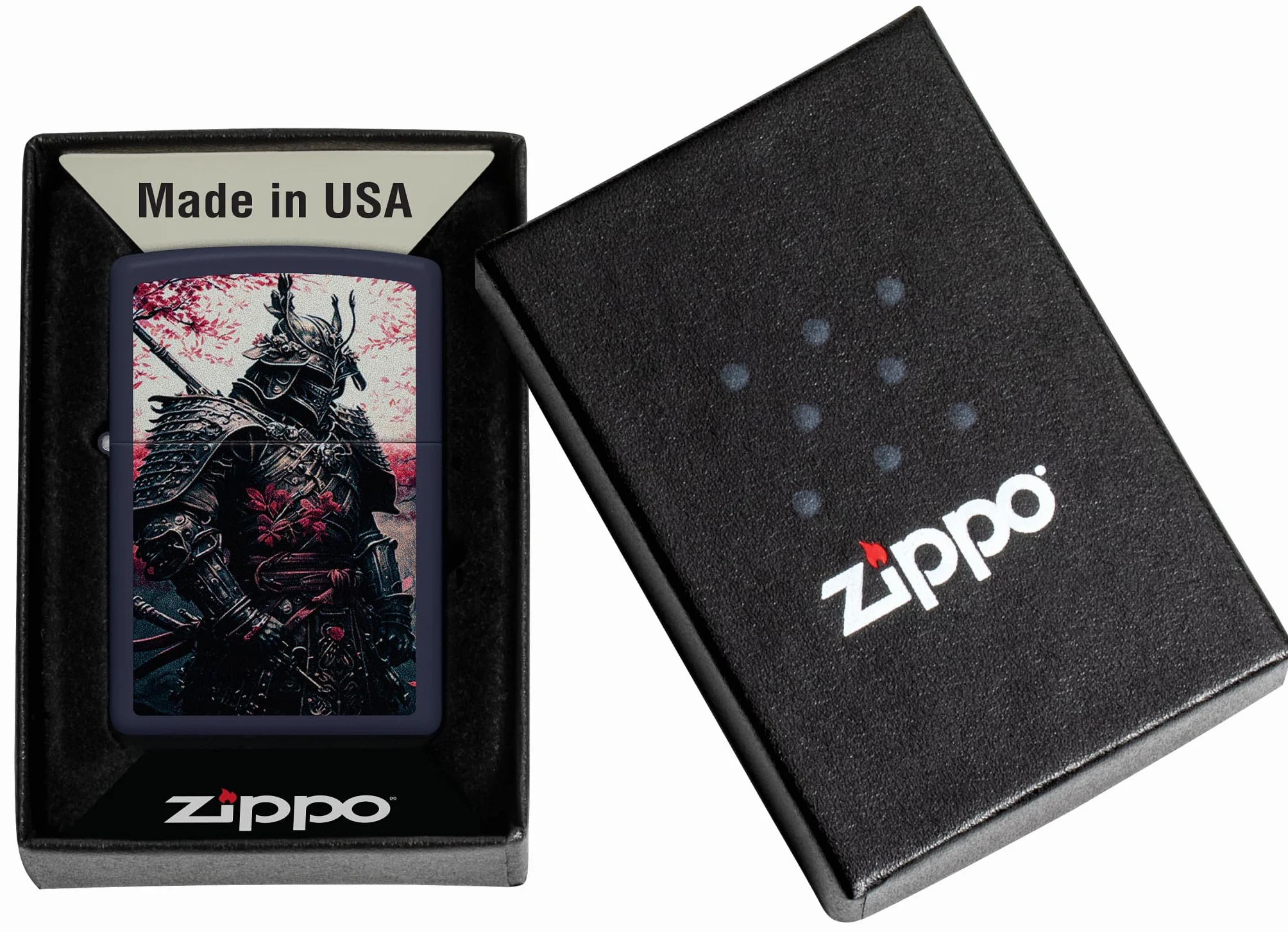 Zippo Samurai Warrior Zapalniczka Sztormowa, Kolorowy Nadruk, do Napełniania, Wielokrotnego Użytku, Wiatroodporna Konstrukcja, Pudełko na Prezent, Wykonano w USA, Kolor Granatowy Matowy (Navy Matte)